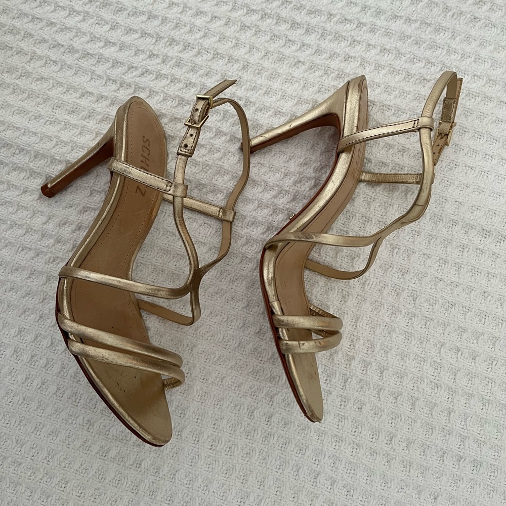 Schutz Janna Platina Gold
Strappy sandal